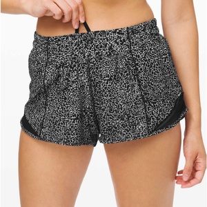 BLACK AND WHITE HOTTY HOT SHORTS